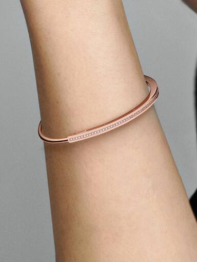 Βραχιόλι βέργα Pandora Signature I-D με pavé