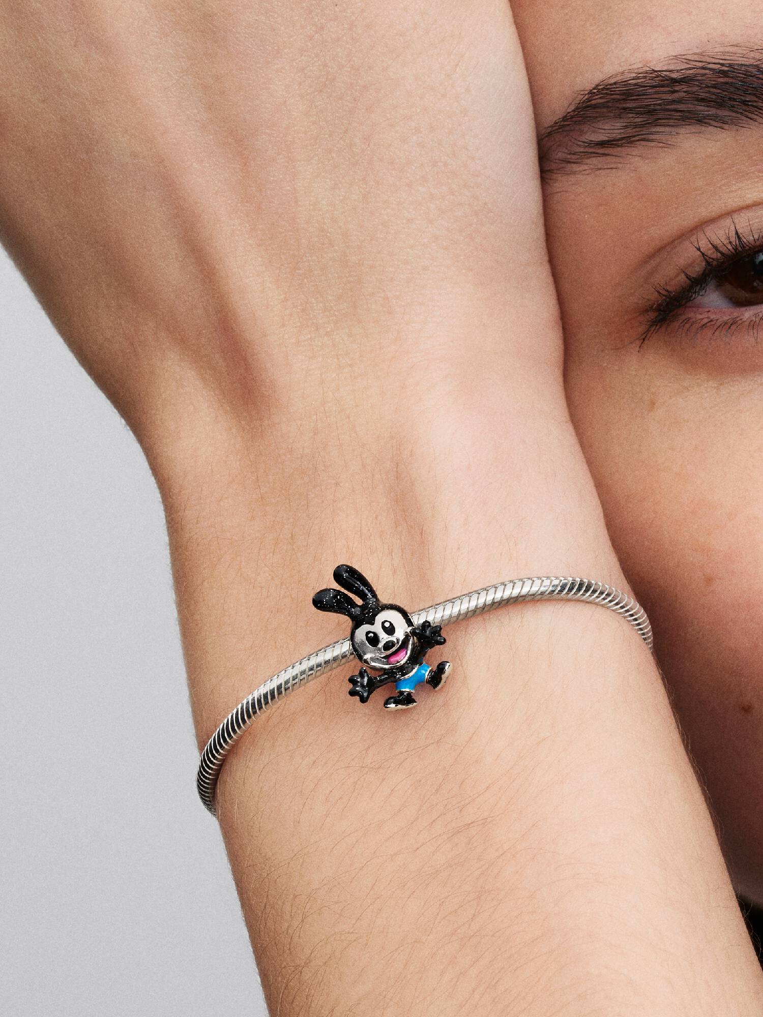 Σύμβολο με τον Oswald το τυχερό κουνέλι της Disney