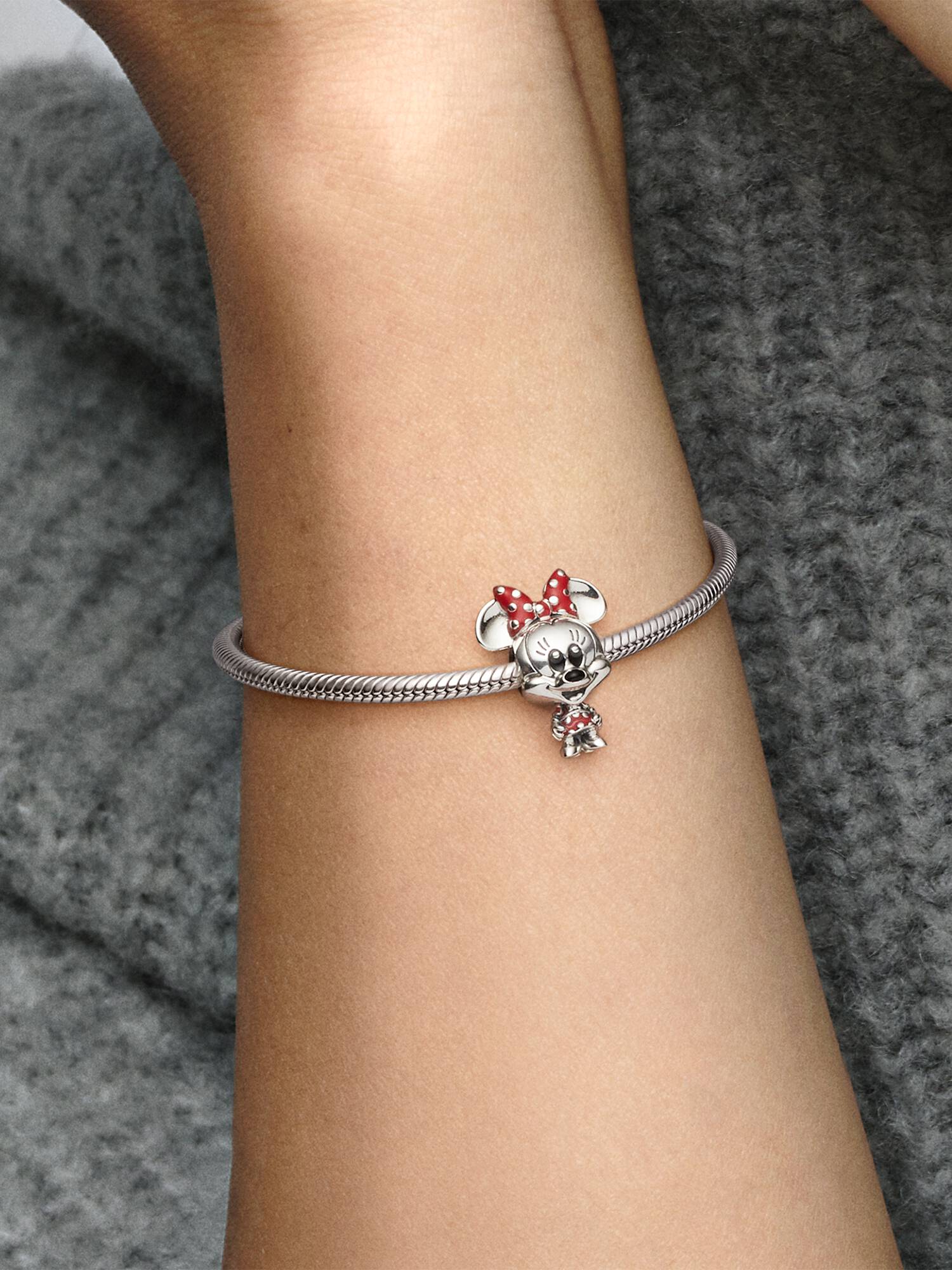Σύμβολο με τη Minnie Mouse της Disney με πουά φόρεμα και φιόγκο